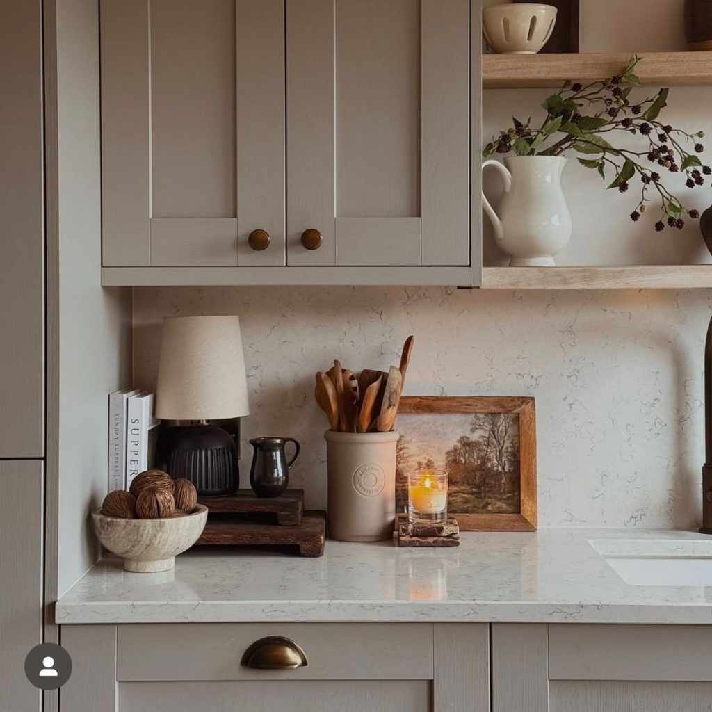 Organizando cocina de forma ordenada y eficiente